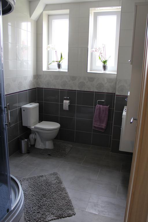 Apartman Doma Jicin Bagian luar foto